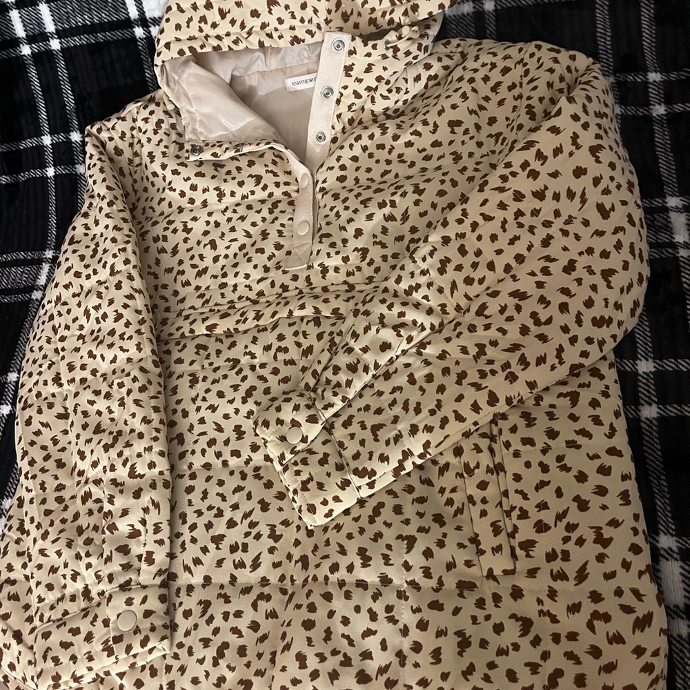 boutique brand cheetah print pull over size medium